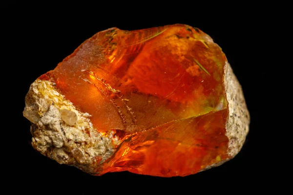 Macro Opal Pedra Mineral Rocha Sobre Fundo Preto Perto — Fotografia de Stock