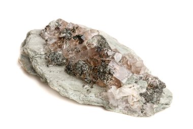 Makro mineral taş kuvars klorit Palygorskite kayanın üzerinde beyaz arka plan yakın çekim