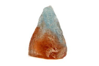 Beyaz arka plan üzerinde makro mineral taş topaz