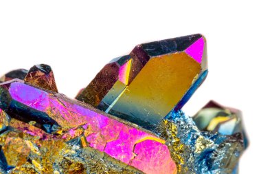 Makro mineral taş titanyum kuvars, alev Aura kuvars beyaz arka plan yakın tarih