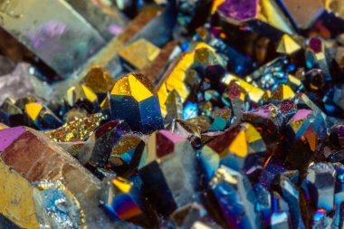 Makro mineral taş titanyum kuvars, alev Aura kuvars beyaz arka plan yakın tarih