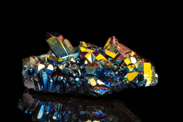 Makro Mineral Taş Titanyum Kuvars Alev Aura Kuvars Siyah Arka — Stok fotoğraf