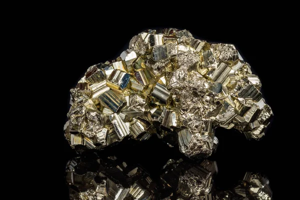 Makro Mineral Sten Pyrite Svart Bakgrund Närbild — Stockfoto