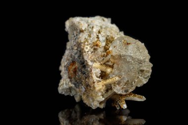 Makro mineral taş florit kuvars siyah arka plan ile yakın çekim