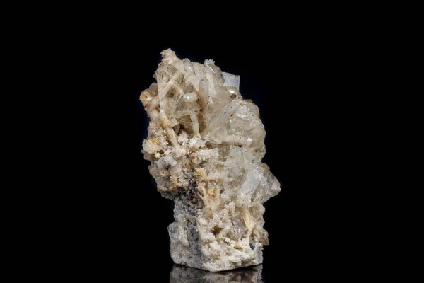 Makro Mineralstein Fluorit Mit Quarz Vor Schwarzem Hintergrund Nahaufnahme — Stockfoto