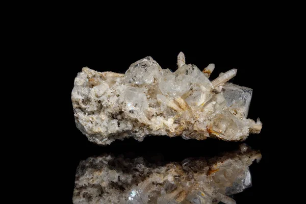 Pedra Mineral Macro Fluorita Com Quartzo Contra Fundo Preto Close — Fotografia de Stock