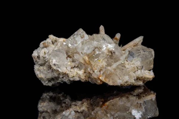 Makro Mineral Stenen Fluorit Med Kvarts Mot Svart Bakgrund Närbild — Stockfoto