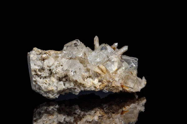 Makro Mineralstein Fluorit Mit Quarz Vor Schwarzem Hintergrund Nahaufnahme — Stockfoto