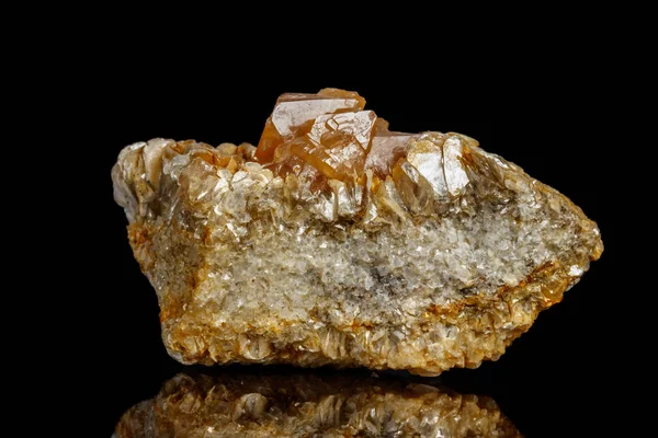 Macro Mineral Stone Sheelit Sfondo Nero Primo Piano — Foto Stock