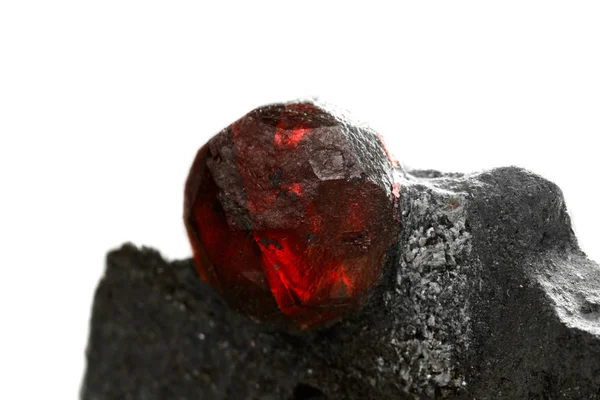 Makro Mineral Sten Garnet Berget Vit Bakgrund Närbild — Stockfoto