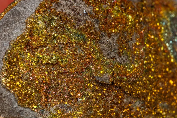 Makro Mineral Sten Pyrite Regnbåge Vit Bakgrund Närbild — Stockfoto