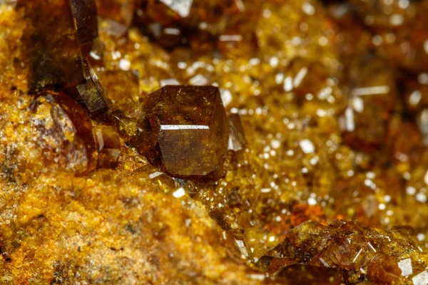 Makromineralstein Granat Grüner Granat Epidot Grossular Fels Auf Weißem Hintergrund — Stockfoto