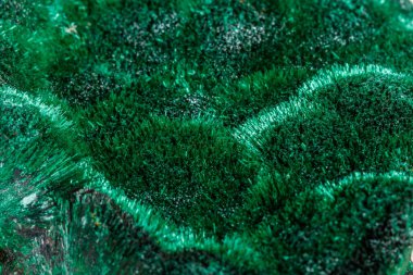 Makro mineral taş plisoviy, peluş, saten malakit beyaz arka plan yakın tarih