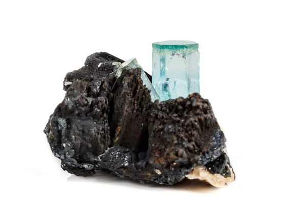 Pedra Mineral Macro Aquamarine Turmalina Preta Schorl Fundo Branco Close — Fotografia de Stock