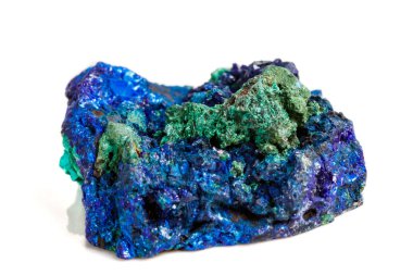 Makro mineral taş malakit beyaz arka plan üzerinde Azurit ile yakın çekim