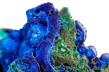 Makro mineral taş malakit beyaz arka plan üzerinde Azurit ile yakın çekim