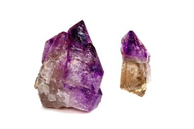 Rauchtopaz beyaz bir arka plan üzerinde makro Mineral taş Ametist birlikte dumanlı kuvars, yakın çekim
