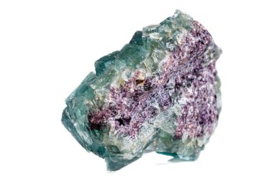 Beyaz arka plan üzerinde makro mineral taş florit