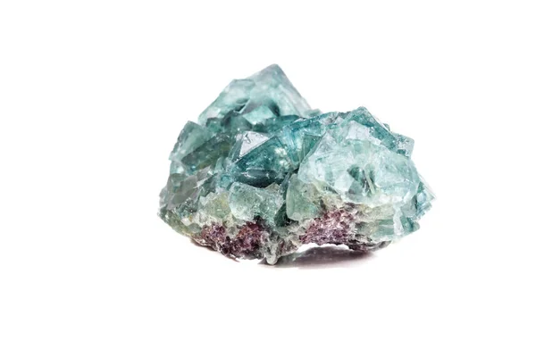 Beyaz arka plan üzerinde makro mineral taş florit