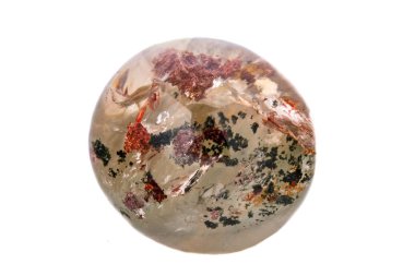 Makro mineral taş kuvars akvaryum beyaz bir arka plan üzerinde Kapat