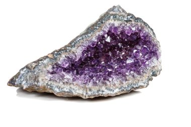 Makro Mineral taş fırçalanabilir beyaz bir arka plan üzerinde Rock'daki yakın çekim