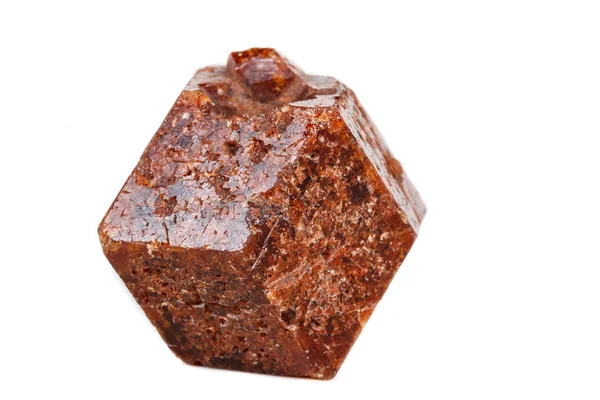 Makromineralstein Granat Auf Weißem Hintergrund Nahaufnahme — Stockfoto