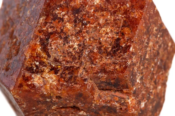 Makromineralstein Granat Auf Weißem Hintergrund Nahaufnahme — Stockfoto