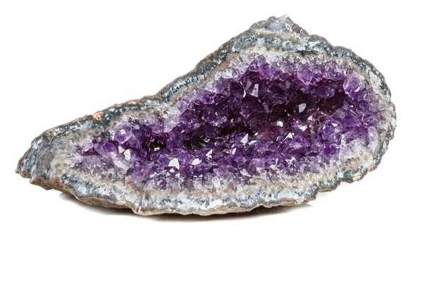 Макрос Мінеральні Камінь Amethysts Скелі Білому Тлі Крупним Планом — стокове фото