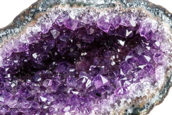 Macro Mineral Stone Amatistas Roca Sobre Fondo Blanco Cerca — Foto de Stock