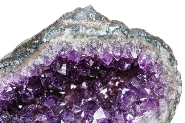 Макрос Мінеральні Камінь Amethysts Скелі Білому Тлі Крупним Планом — стокове фото