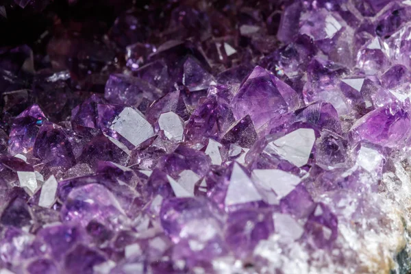 Makro Mineral Taş Fırçalanabilir Beyaz Bir Arka Plan Üzerinde Rock — Stok fotoğraf