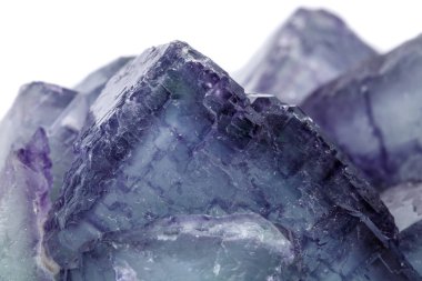 Makro mineral taş florit beyaz arka plan üzerinde Kapat