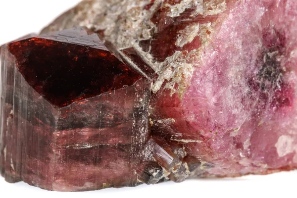 Batu Mineral Makro Tourmaline Pada Latar Belakang Putih Menutup — Stok Foto