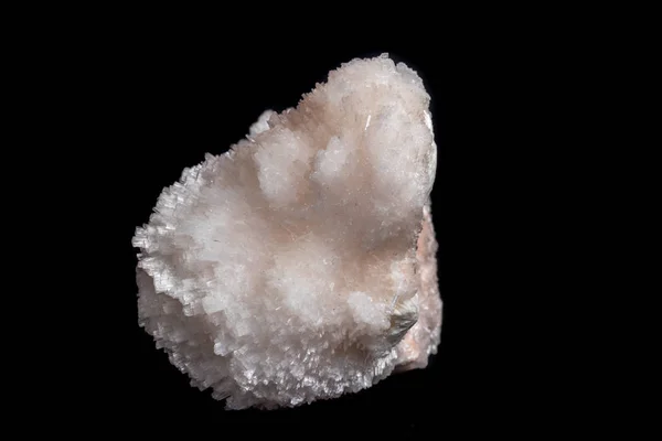 Mineralne Makro Scolecite Kamień Czarnym Tle Bliska — Zdjęcie stockowe