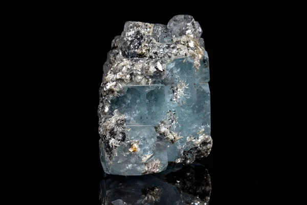 Macro Minerale Stone Aquamarine Een Zwarte Achtergrond Close — Stockfoto