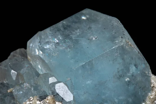 Makro Mineral Stone Aquamarine Svart Bakgrund Nära Håll — Stockfoto