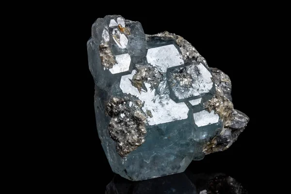 Makro Mineral Stone Aquamarine Svart Bakgrund Nära Håll — Stockfoto