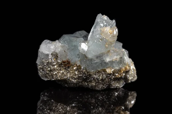 Macro Piedra Mineral Aguamarina Sobre Fondo Negro Cerca — Foto de Stock