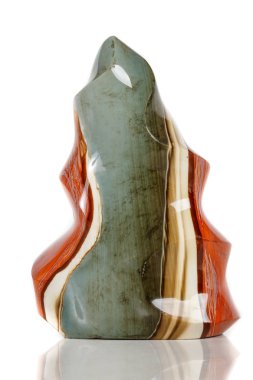 Mineral taş jasper desenli beyaz bir arka plan üzerinde makro yakın çekim