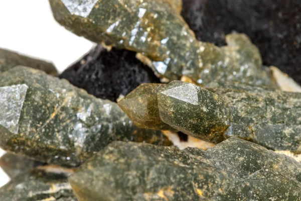 Macro Piedra Mineral Cuarzo Hedenbergite Prase Ilvita Sobre Fondo Blanco — Foto de Stock