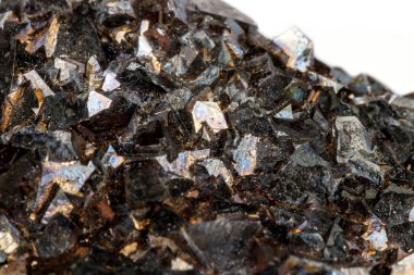 Makro mineral taş Arsenopyrite beyaz bir arka plan üzerinde Kapat