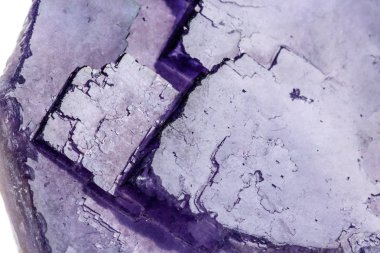 Makro mineral taş florit beyaz bir arka plan üzerinde Kapat