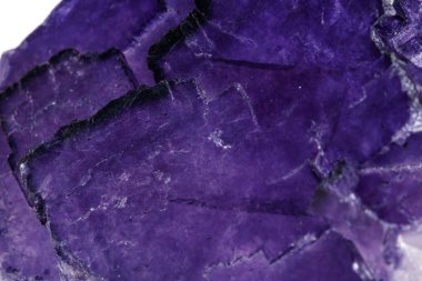 Makro mineral taş florit beyaz bir arka plan üzerinde Kapat