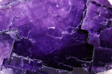 Makro mineral taş florit beyaz bir arka plan üzerinde Kapat