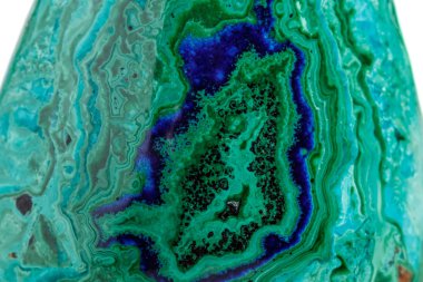 Makro mineral taş malakit beyaz arka plan üzerinde Azurit ile yakın çekim