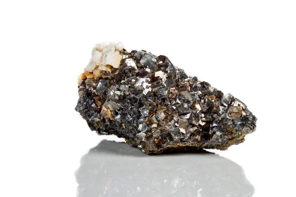 Makro Ásványi Arsenopyrite Fehér Alapon Közelről — Stock Fotó