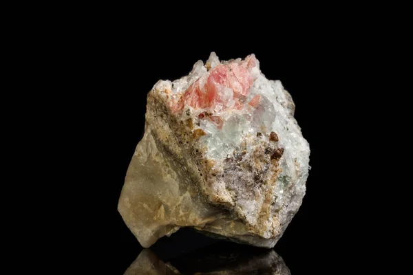 Macro Van Minerale Steen Rhodochrosiet Met Fluoriet Een Zwarte Achtergrond — Stockfoto