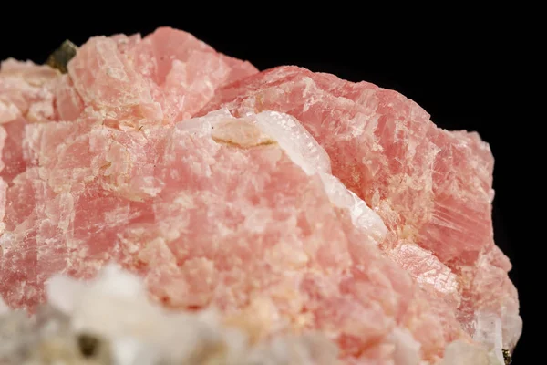 Makro Des Mineralsteins Rhodochrosit Mit Fluorit Auf Schwarzem Hintergrund Nahaufnahme — Stockfoto