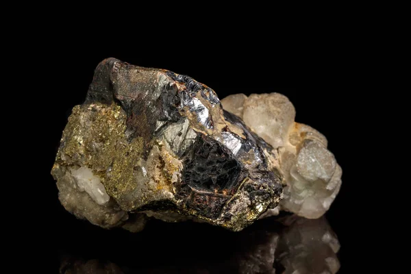 Sphalerite Florit Pirit Siyah Bir Arka Plan Ile Makro Bir — Stok fotoğraf