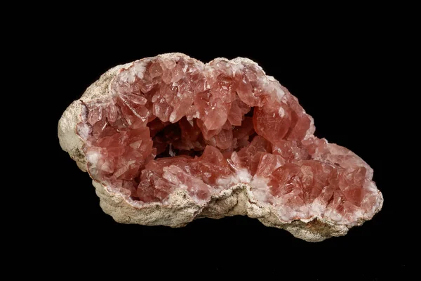 Makro Mineralstein Rosa Amethyst Auf Schwarzem Hintergrund Nahaufnahme — Stockfoto